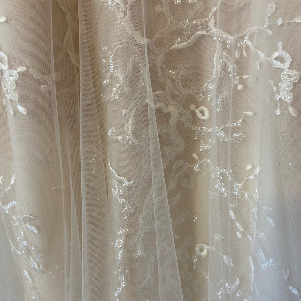 Berta Wedding Dress - Picture 2 of 4